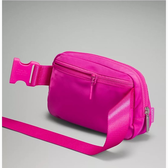 lululemon Everywhere Belt Bag Sonic Pink (Barbie Pink Hot Pink) 1L Brand New NWT - Picture 5 of 5